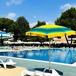 Enjoy A Lovely Flat With Pool Διαμέρισμα