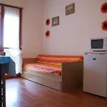 Apartmán Enjoy A Lovely Flat With Pool