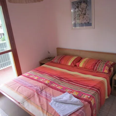 Enjoy A Lovely Flat With Pool 아파트