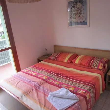 Апартаменти Enjoy A Lovely Flat With Pool - Beahost