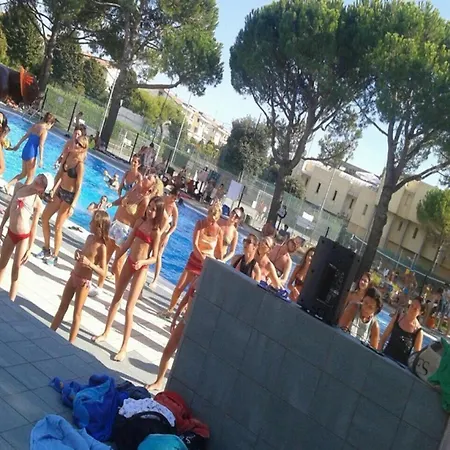 Enjoy A Lovely Flat With Pool - Beahost