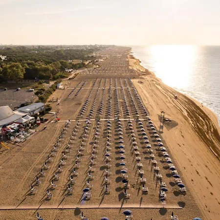 Enjoy A Lovely Flat With Pool - Beahost *