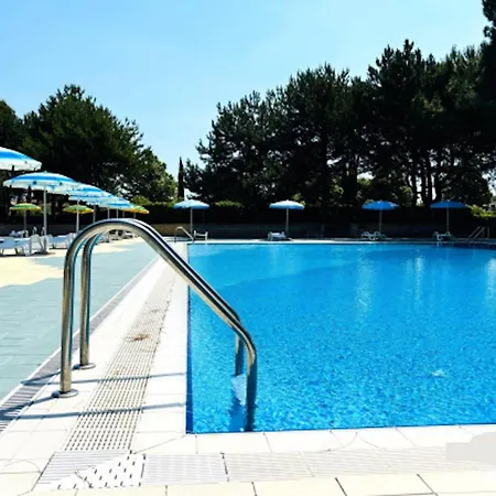 Enjoy A Lovely Flat With Pool Апартаменти