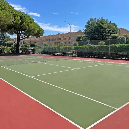 Enjoy A Lovely Flat With Pool Daire