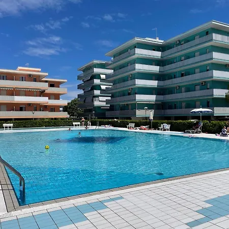 Enjoy A Lovely Flat With Pool * Бібіоне