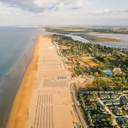 Апартаменти Enjoy A Lovely Flat With Pool