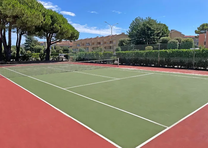 Enjoy A Lovely Flat With Pool Daire